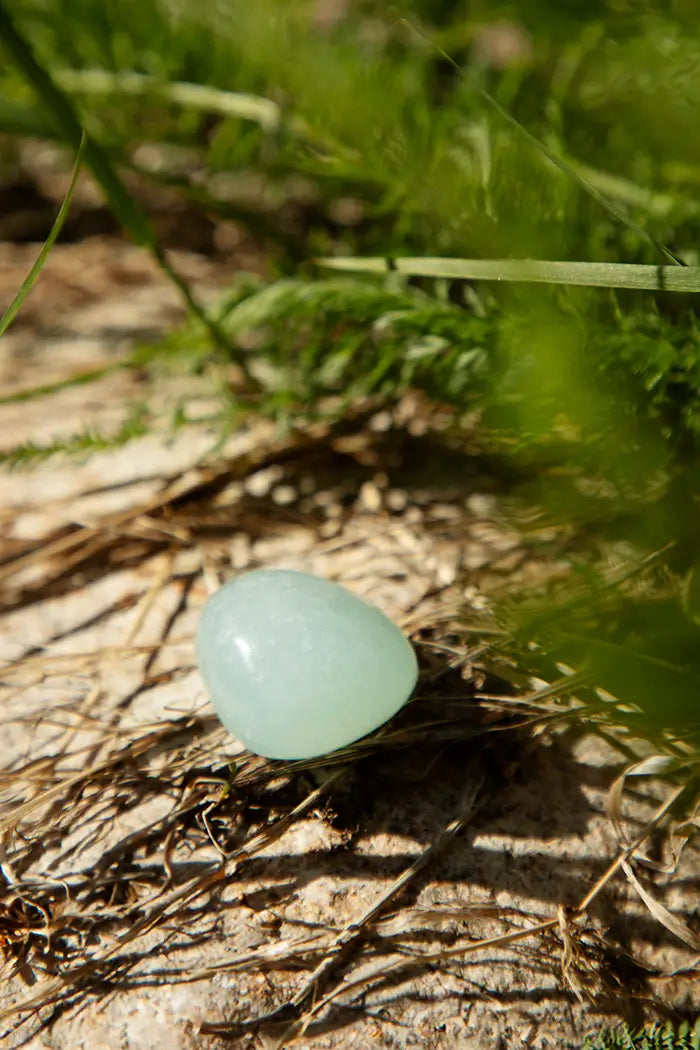 Akvamarin er en kraftfuld krystal, der fremmer en følelse af ro, tillid og spirituel klarhed.
