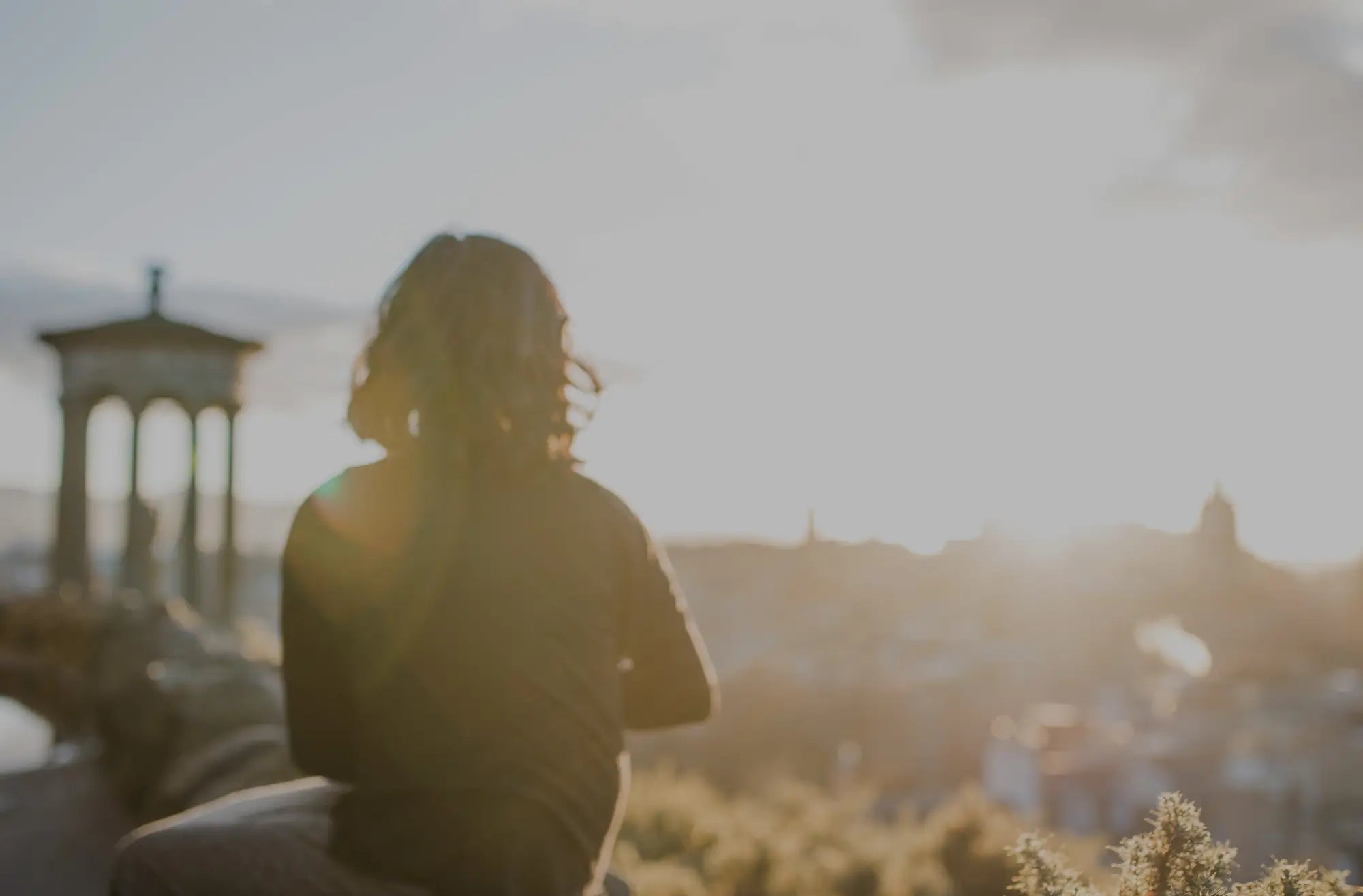 En morgen-ceremoni er en selvvalgt rutine, der støtter dig i at finde fokus, ro og en tydelig start på dagen, inden aktiviteten for alvor begynder