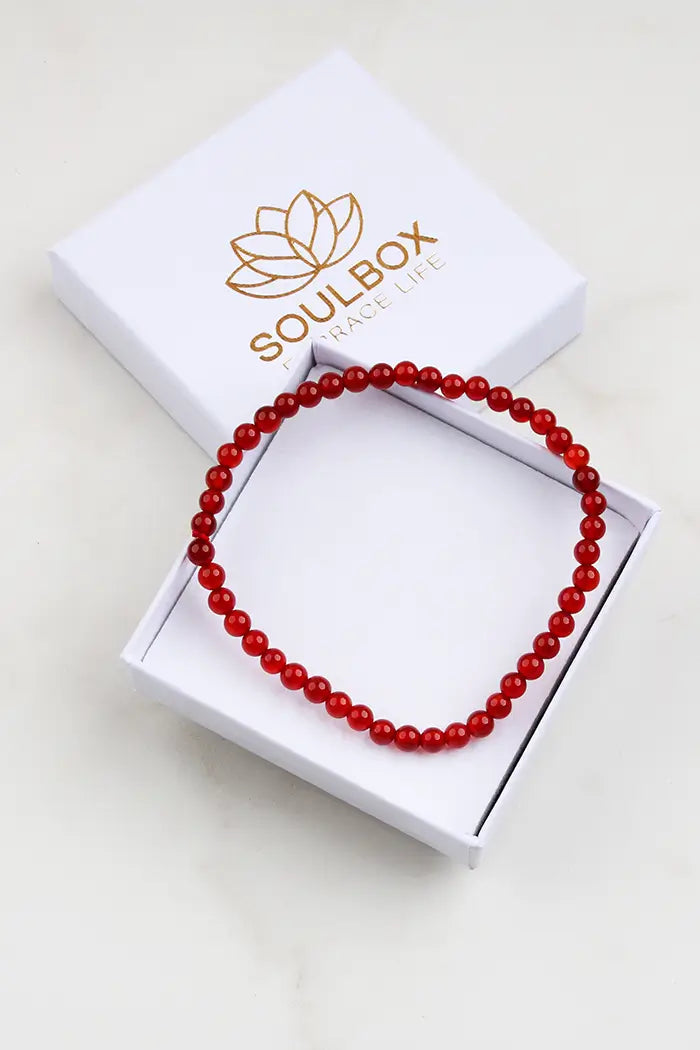 Karneol armbånd med 4 mm perler – styrkende og energisk smykke i varme orange nuancer